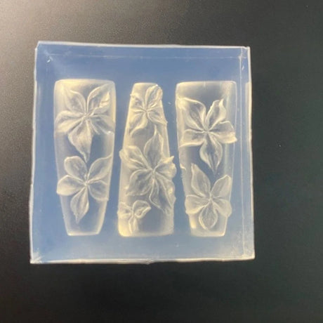 Nail Art Mold 3D Carving Curved Lily Flower Transparent Nail Art Decorations DIY Silicone Template